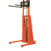 B800/BT800 Straddle Stacker in Upright Position